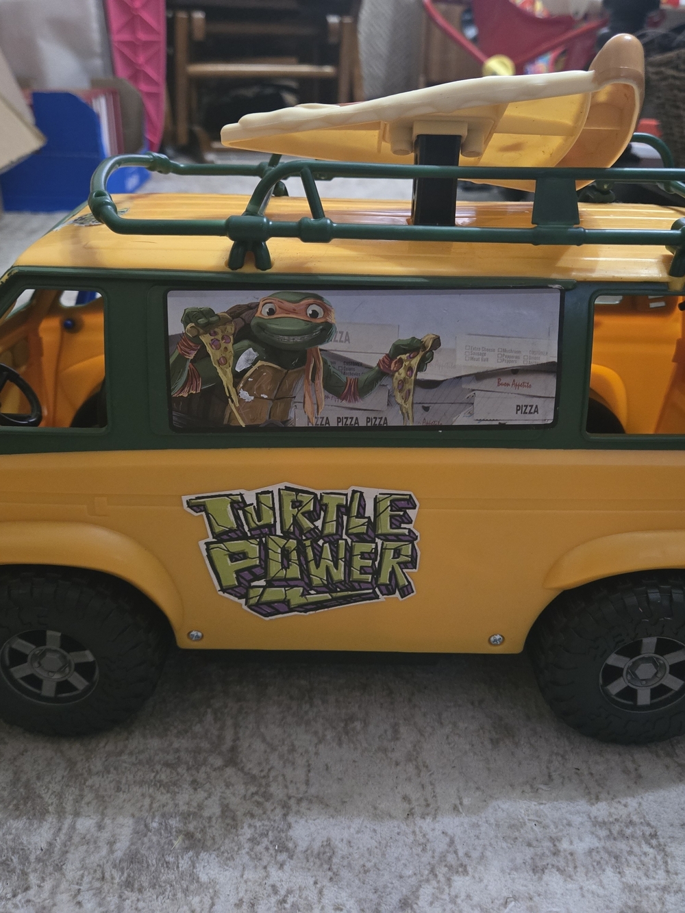 Playmates Toys Teenage Mutant Ninja Turtles Pizza Fire Van (PIZZAS NOT INCLUDED)